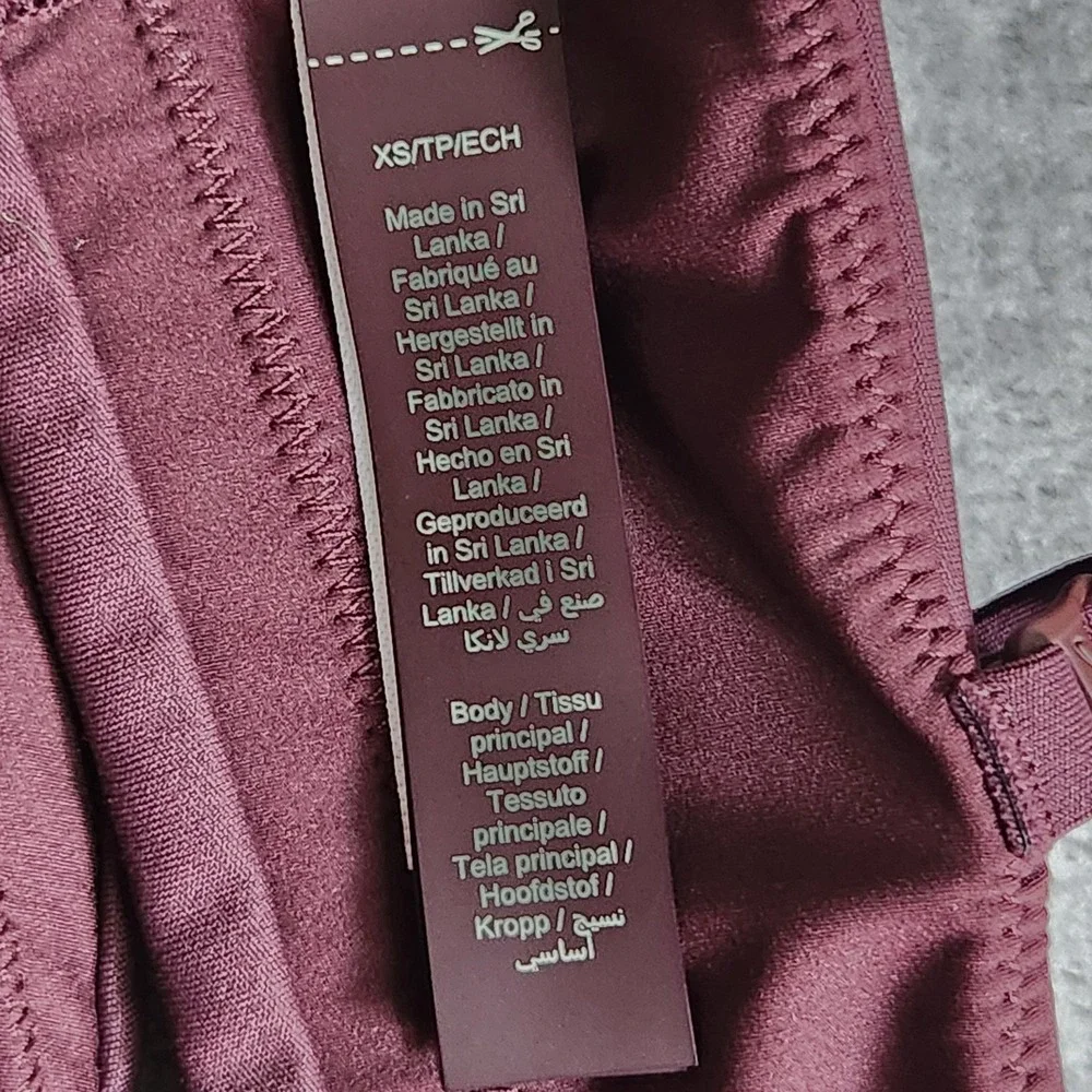 New Nike Skims Matte Micro Scoop Bra XS Currant Sports NSKM BRSPT5120-CUR